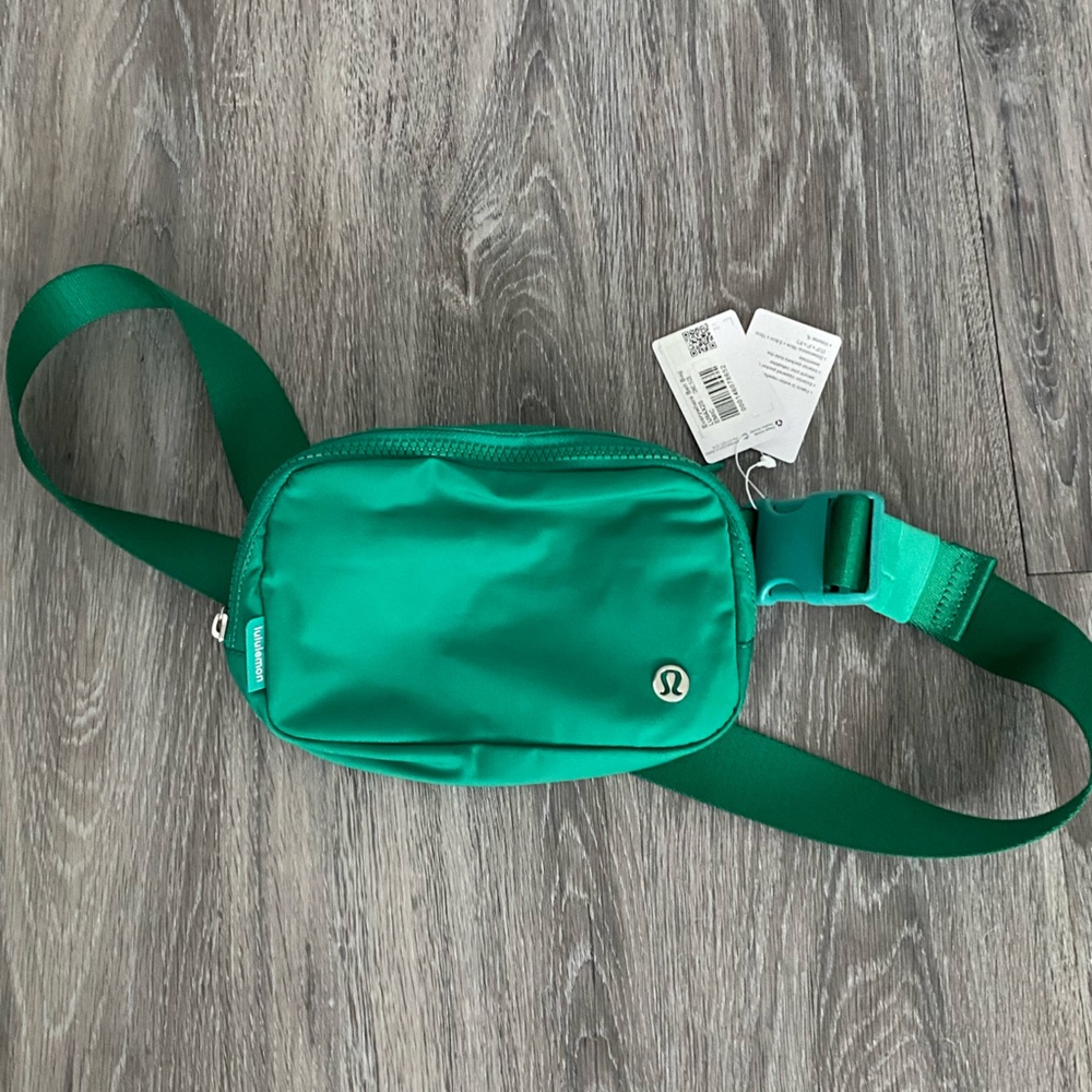 Lululemon Everywhere belt bag Fanny pack emerald ice green Fanny pack - Picture 1 of 11